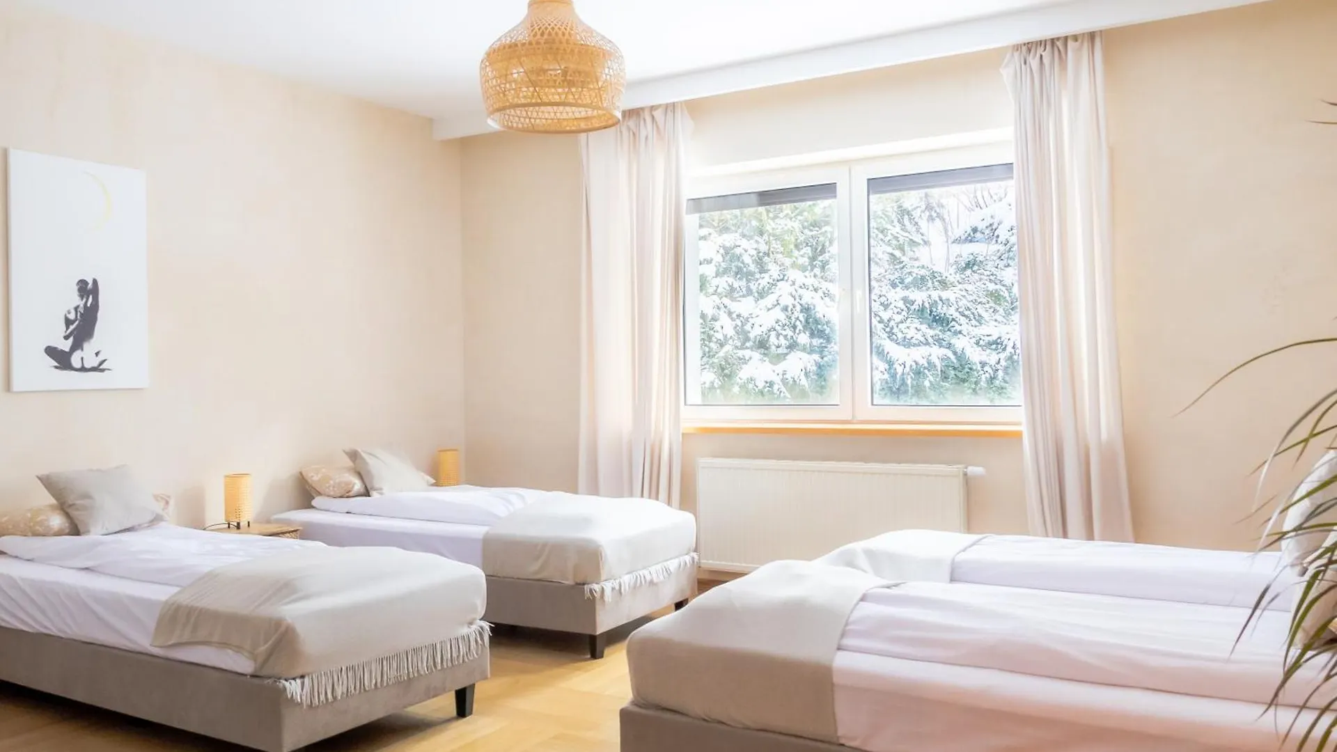 בית הארחה קרקוב Blisshouse Luxurious Guesthouse Calm And Energetic Spot Near By City Surrounded By The Forest Where You Will Find Your Peace And Your People