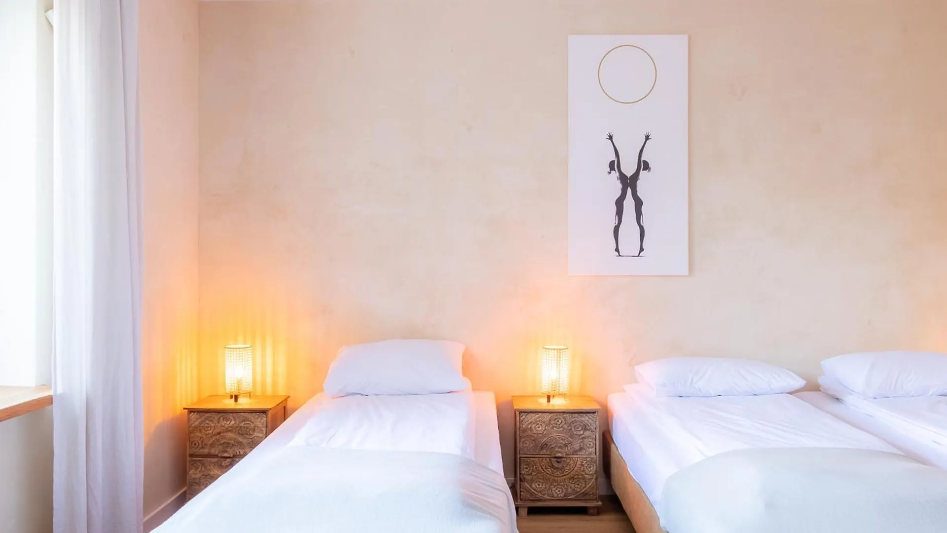 Pensjonat Blisshouse Luxurious Guesthouse Calm And Energetic Spot Near By City Surrounded By The Forest Where You Will Find Your Peace And Your People Kraków